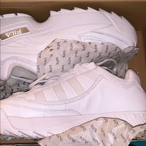New (S/9)women’s Fila shoes